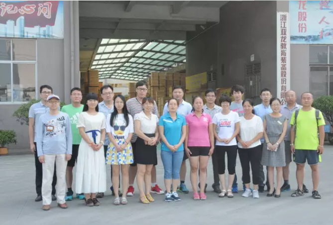 【打通教师专业产业链技术与技能】3044am永利(中国)集团-官方网站系列教师培训班之一：工业机器人技术应用。